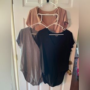 3 short sleeve bodysuits
